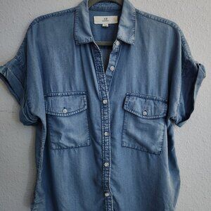 Thread & Supply Women's Short-sleeved Button Up Shirt Medium